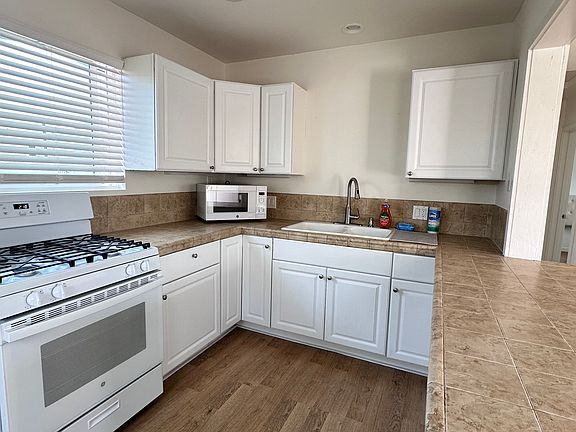 3rd image of 4020-22 Promontory St #4022