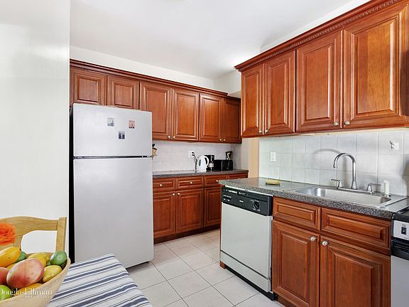 4th image of 1818 Newkirk Ave APT 1M