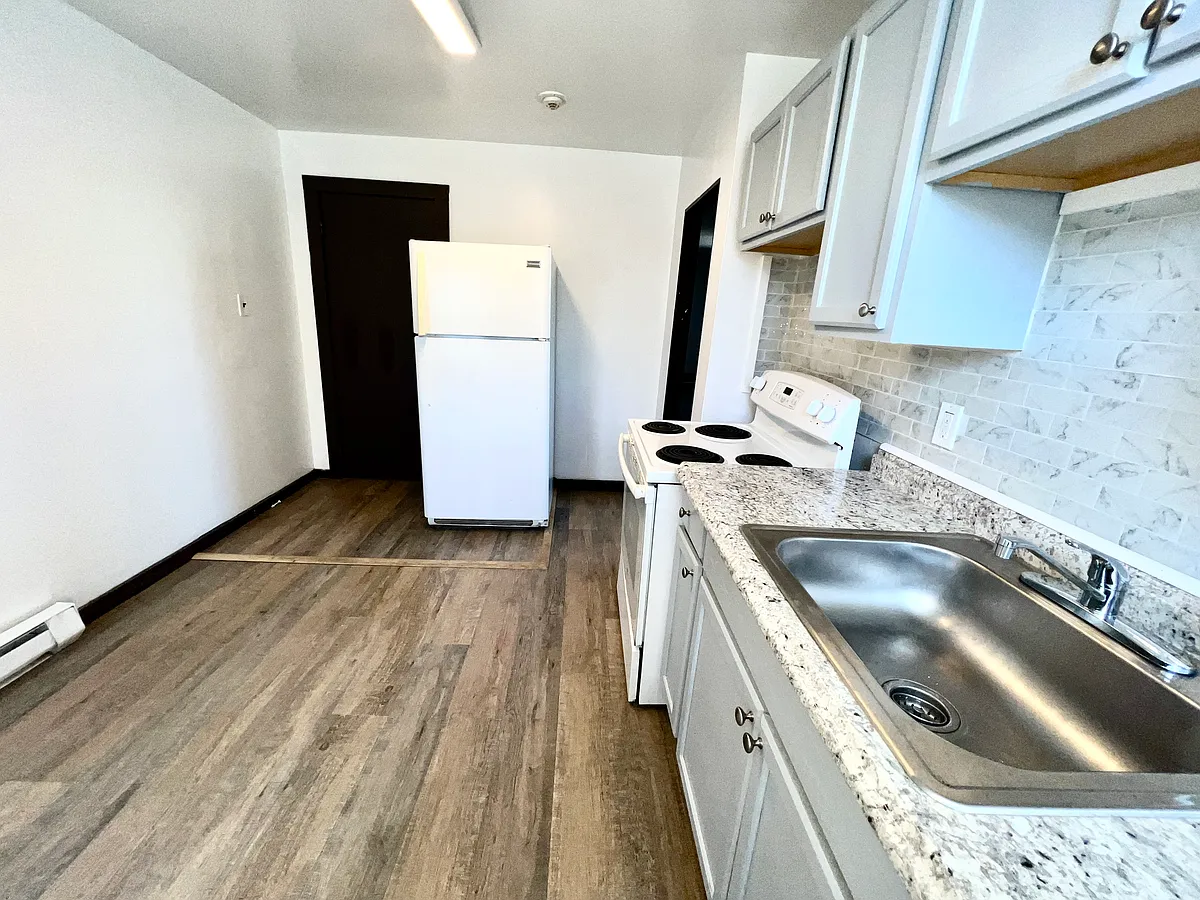 Building Photo - 457 S Main St #15A
