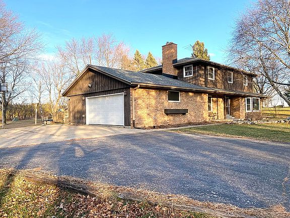 2nd image of 1876 Woodsfield Dr