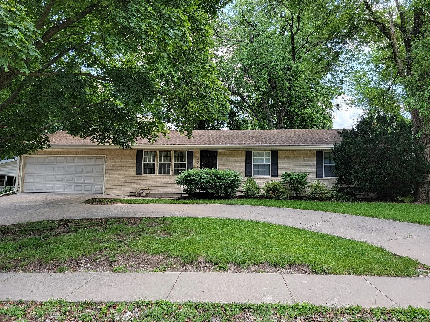 1407 Towanda Ave photo 1