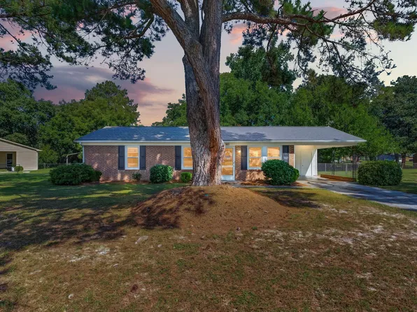303 Brentwood Dr, Dudley, NC 28333