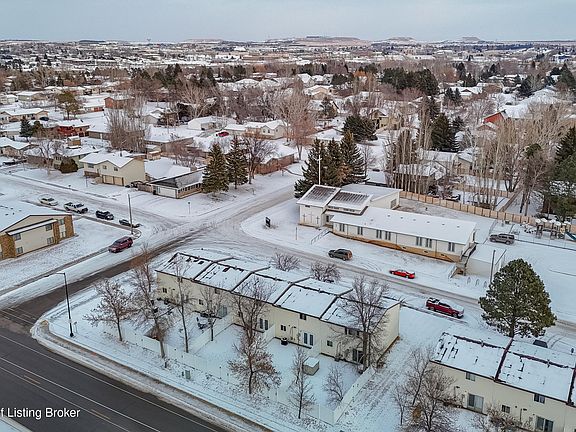 5th image of 1087 17th Ave W