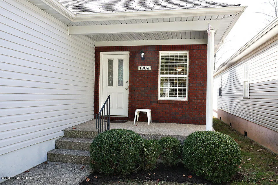 3 bed, 1203 sqft, $1,950 — Photo 2