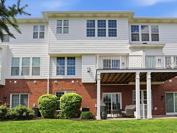 2nd image of 835 Ivy Ln