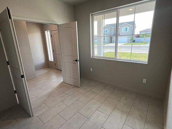 5th image of 2514 Briscoe Ave