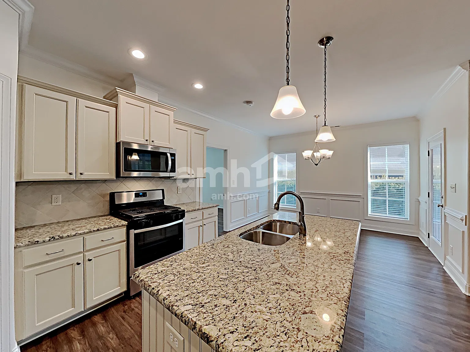 4 bed, 3.0 bath, 2226 sqft, $2,335 — Photo 3