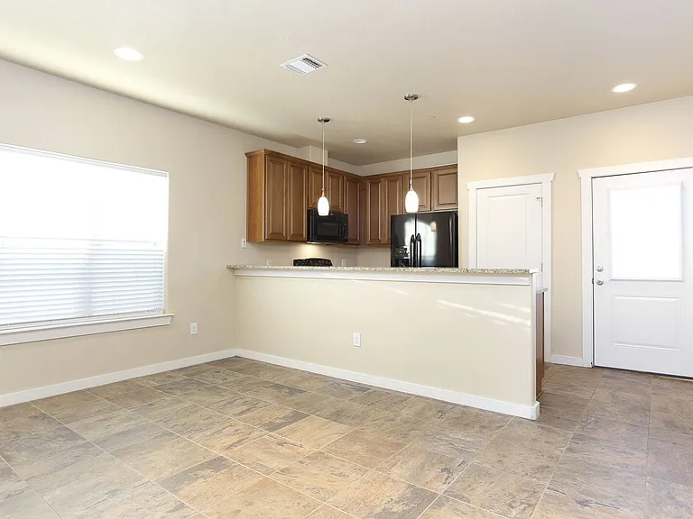 211 Circle Ct — Photo 9