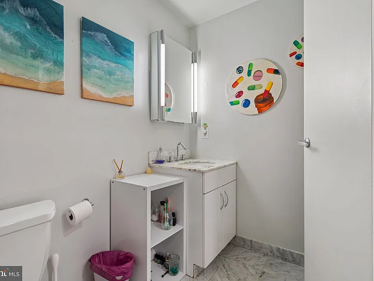 219 S 18th St #29-1016 — Photo 17