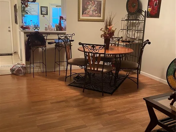 445 NE 195th St APT 424, Miami, FL 33179