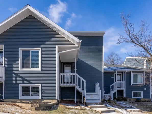 3558 N Willow Ct, Bettendorf, IA 52722