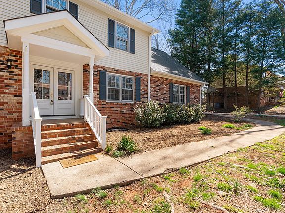 3rd image of 704 Hedgewood Ter