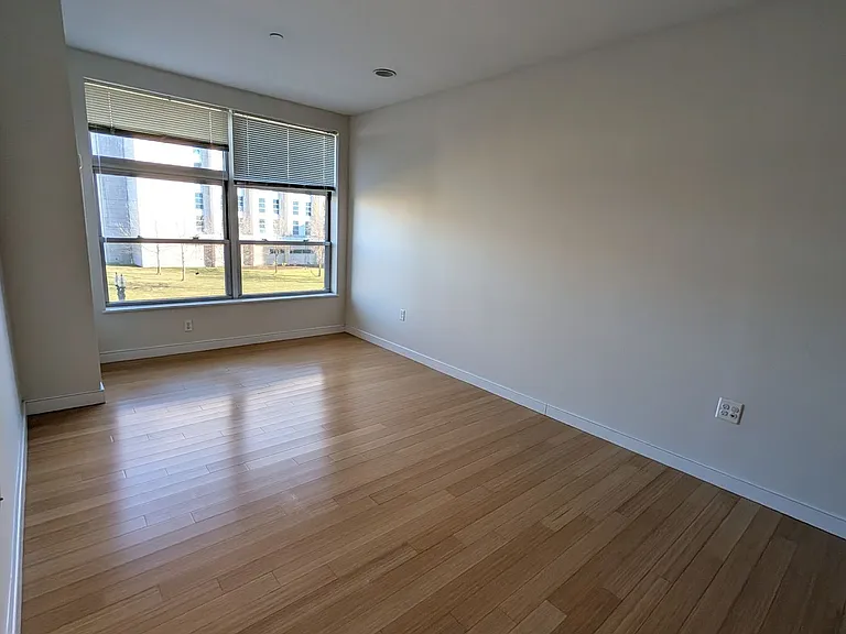 606 Albany St #102 — Photo 11