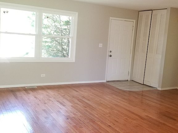 3rd image of 38 W Wrightwood Ave