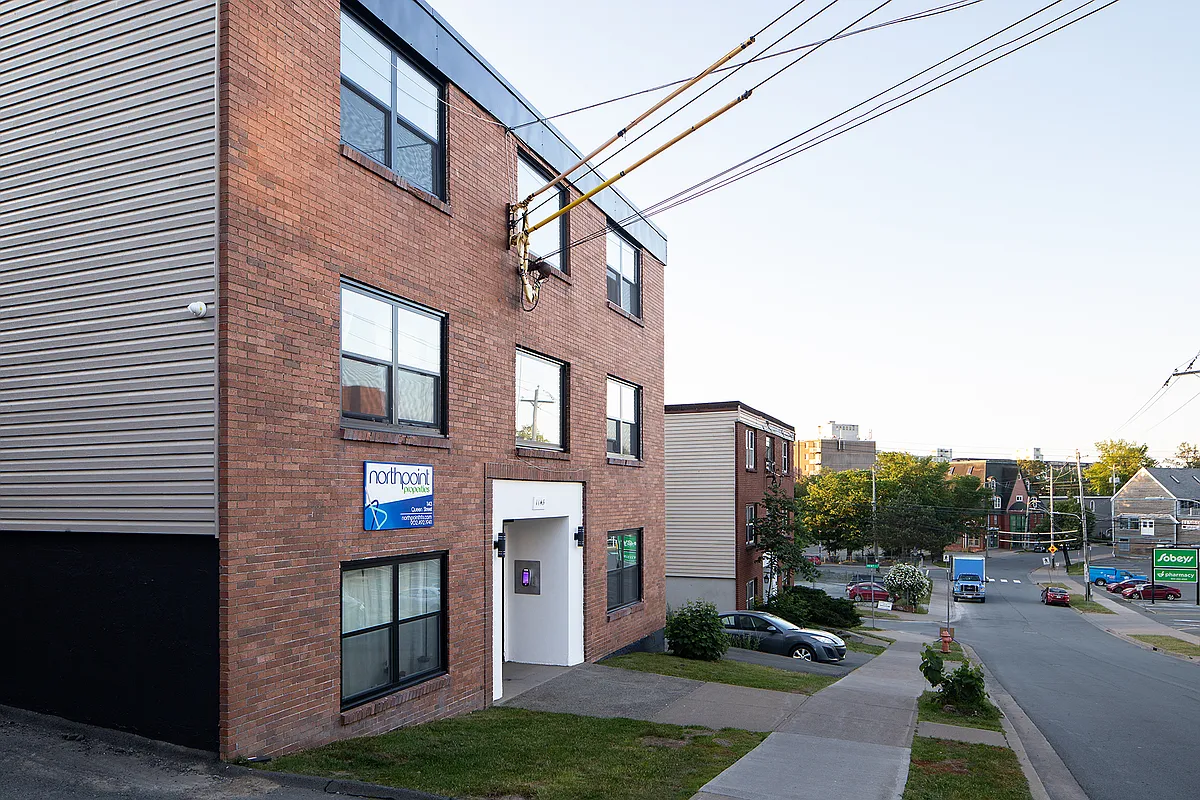 Building Photo - 1143 Queen St #32