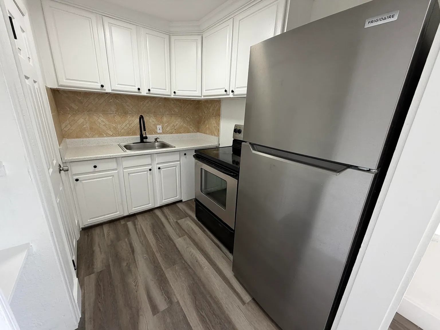 2 bed, 1.0 bath, 2136 sqft, $2,100 — Photo 3
