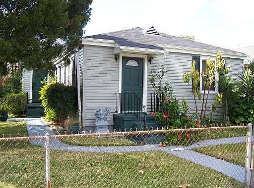 3rd image of 600 Carnation Ave