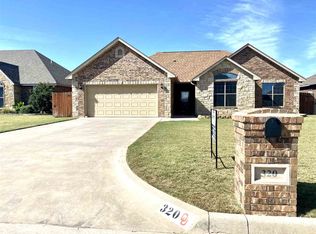 320 N Mountain Meadow Dr, Cache, OK 73527