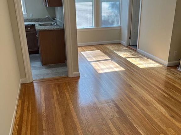 4th image of 1060 Cole St #4