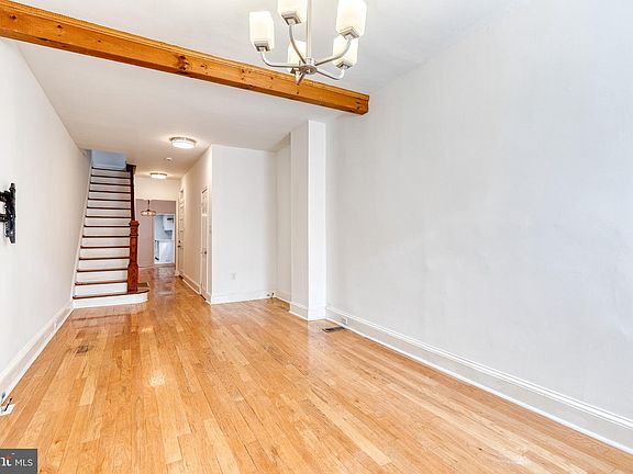 3rd image of 920 S Ellwood Ave