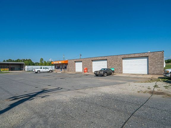3rd image of 679 Highway 365