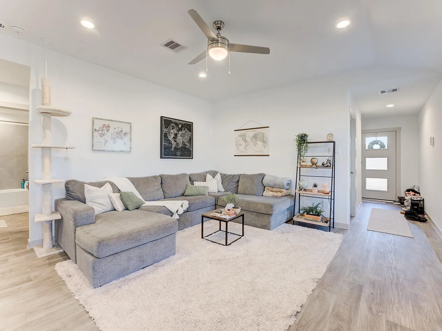 3 bed, 2.0 bath, 1488 sqft, $2,300 — Photo 4