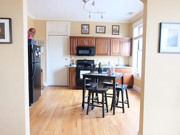 2008 N Seminary Ave #1R — Photo 5