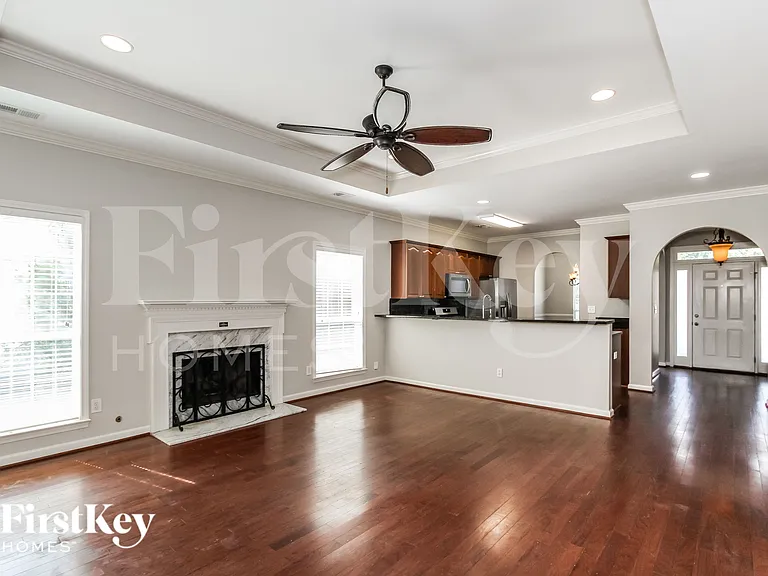 110 Cobblestone Ter — Photo 4