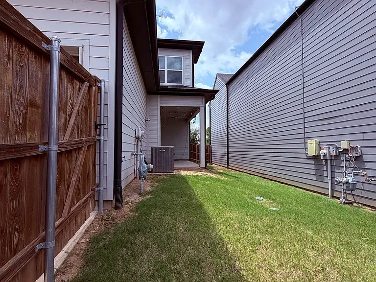 2232 Scenic Bluff Dr — Photo 11