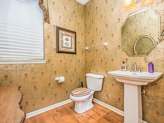 1/2 Bath