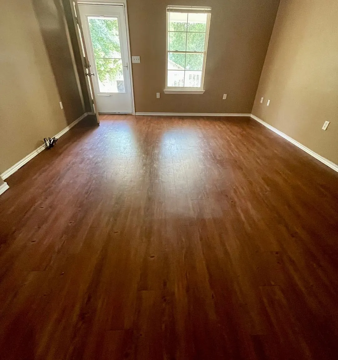 205 Lomond Ave — Photo 4