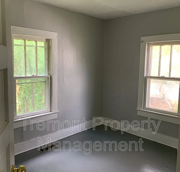 2702 Woodside St — Photo 14