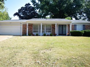 930 Saddle Dr, Florissant, MO 63033