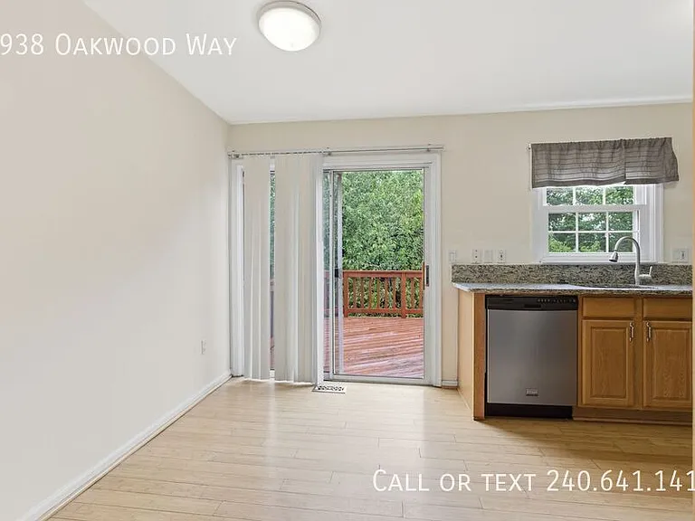 8938 Oakwood Way — Photo 6