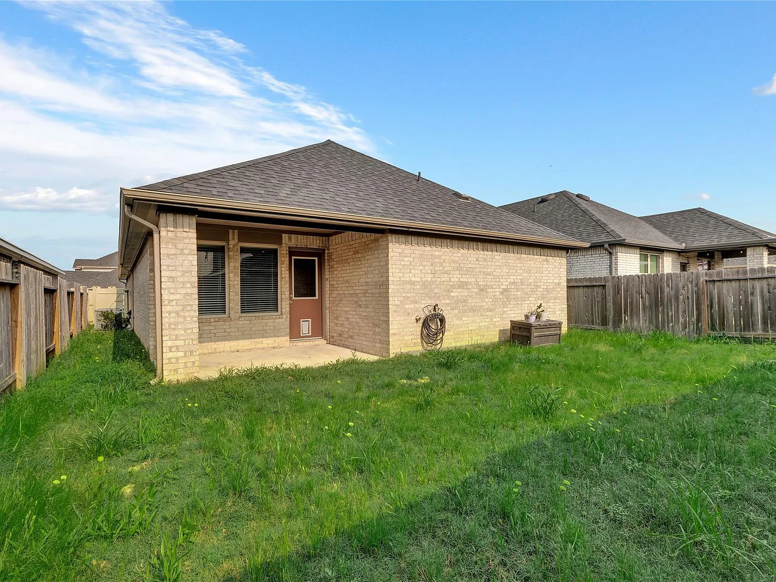 3 bed, 2.0 bath, 1713 sqft, $2,300 — Photo 3