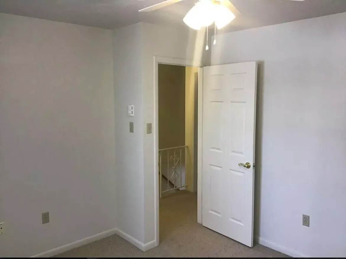 2 bed, 1.5 bath, 1000 sqft, $1,200 — Photo 3