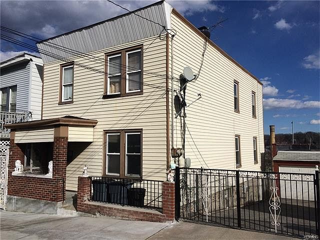 2nd image of 136 Vineyard Ave