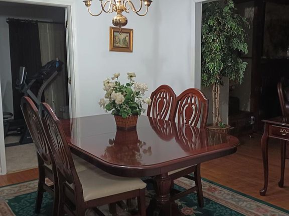 3rd image of 5605 Valley Ln