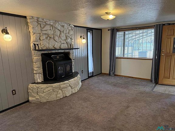 3rd image of 868 Highland Dr