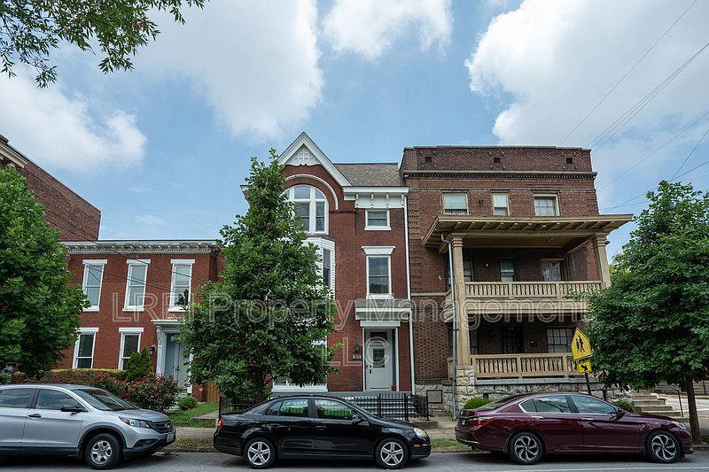 1st image of 103 W Kentucky St #1