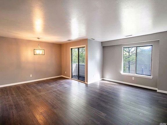 3rd image of 820 Woodland Ct