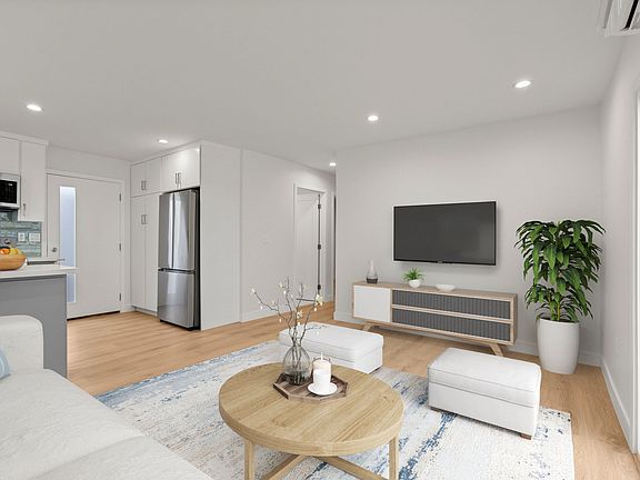 2nd image of 925 Isabel St #927-1/2