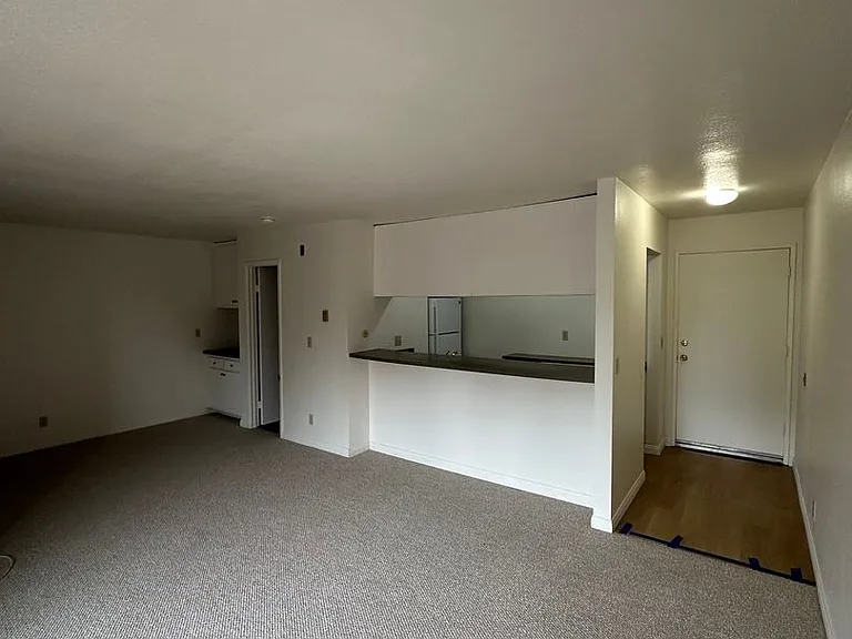 Aztec Apartments — Photo 4