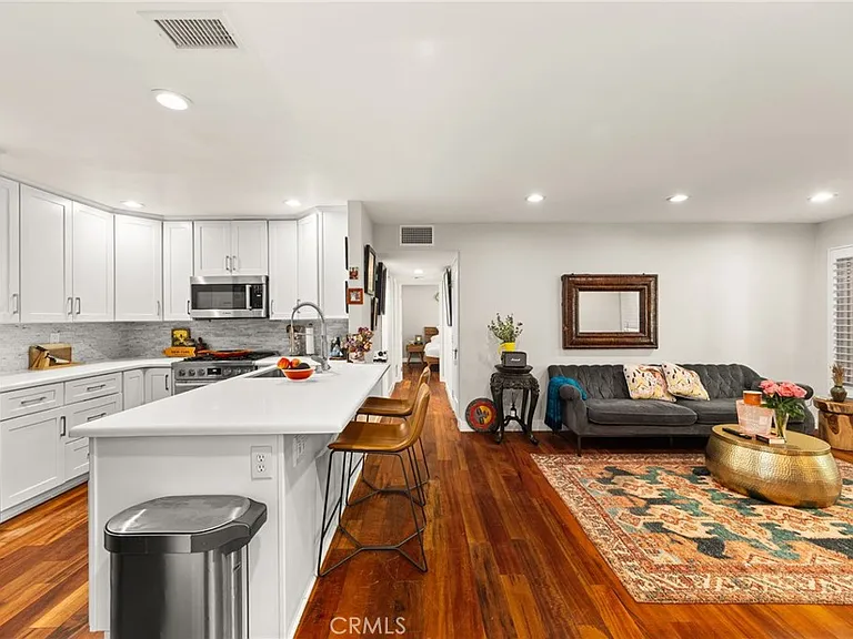 3860 Amberly Dr — Photo 3