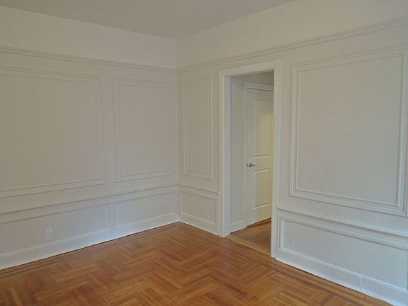 4th image of 392 Saint Johns Pl APT 3I