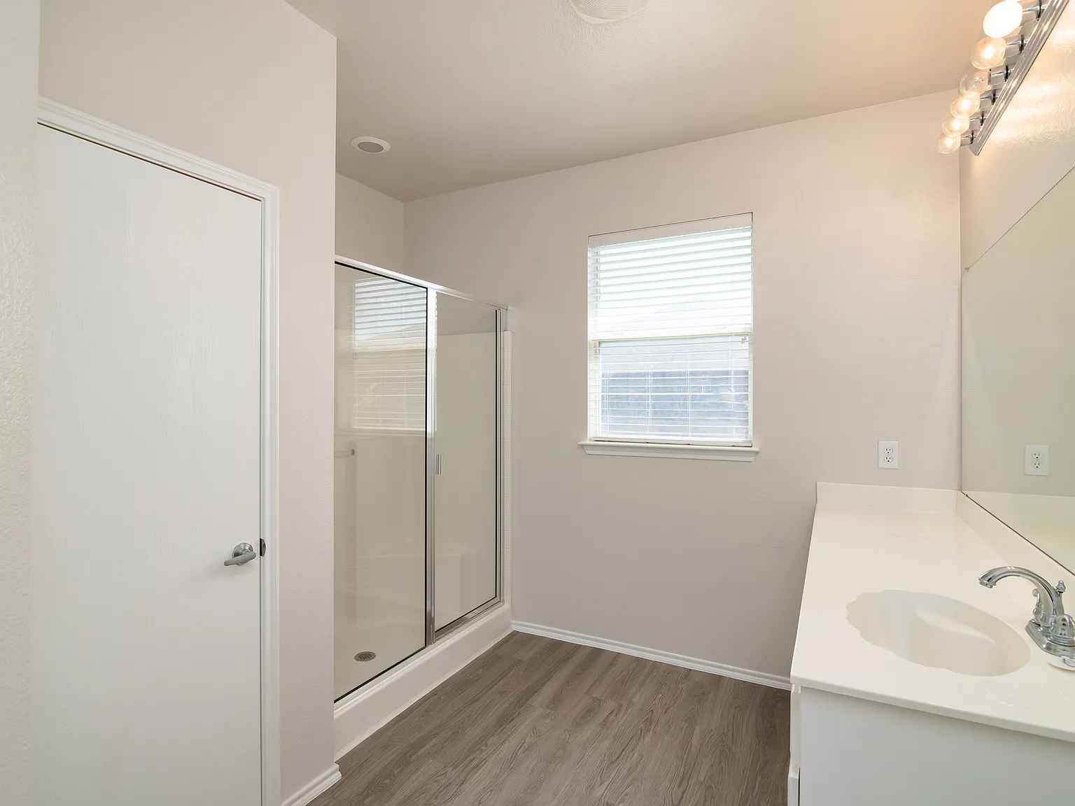 3 bed, 1504 sqft, $2,100 — Photo 4