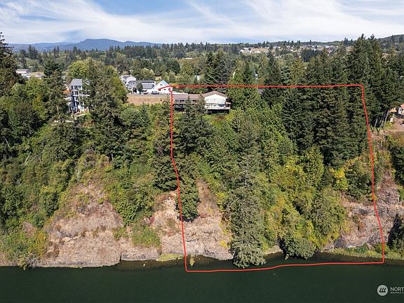 2nd image of 800 Columbia Street
