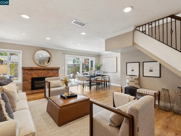 208 Whitney Ct, Walnut Creek, CA 94598