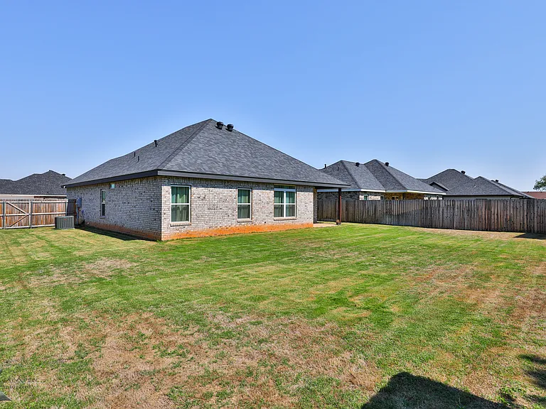 5433 Fallbrook Dr — Photo 36