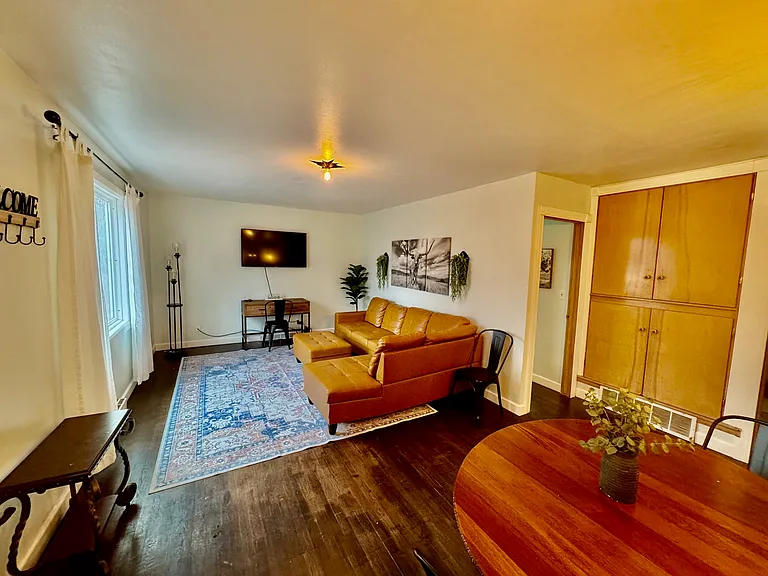 2428 Canyon Lake Dr — Photo 2